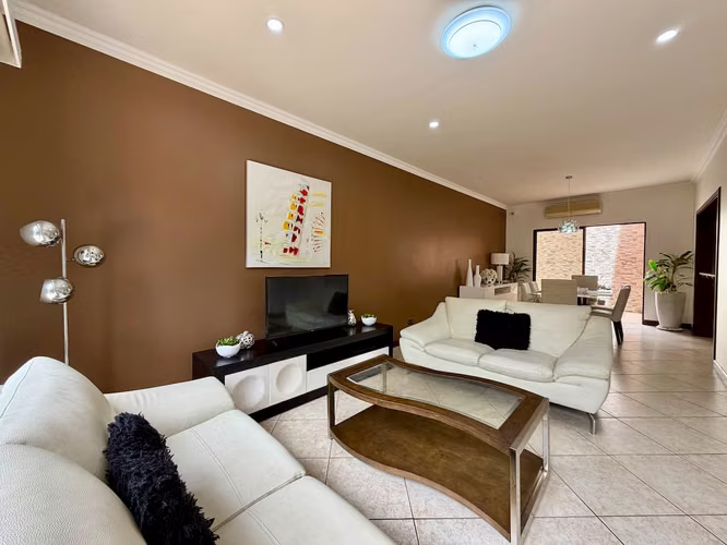 HERMOSA CASA AMUEBLADA EN CONDOMINIO EN LINDORA, SANTA ANA - Imagen 11