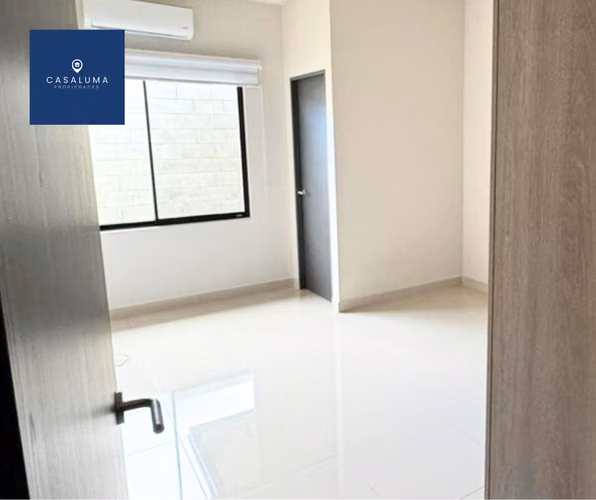 CASA EN SANTA ANA CON JARDÍN - Imagen 3