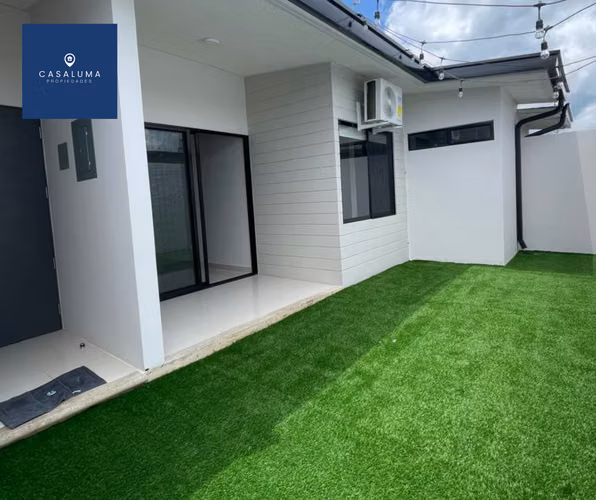 CASA EN SANTA ANA CON JARDÍN - Imagen 4
