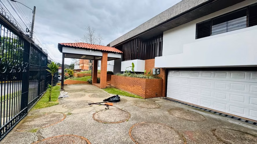 Se alquila amplia casa en Rohrmoser con permiso de uso de suelo comercial y residencial - Imagen 17