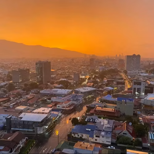Oportunidad de Inversión Apartamento amoblado+parqueo en URBN Escalante en Venta - Imagen 19
