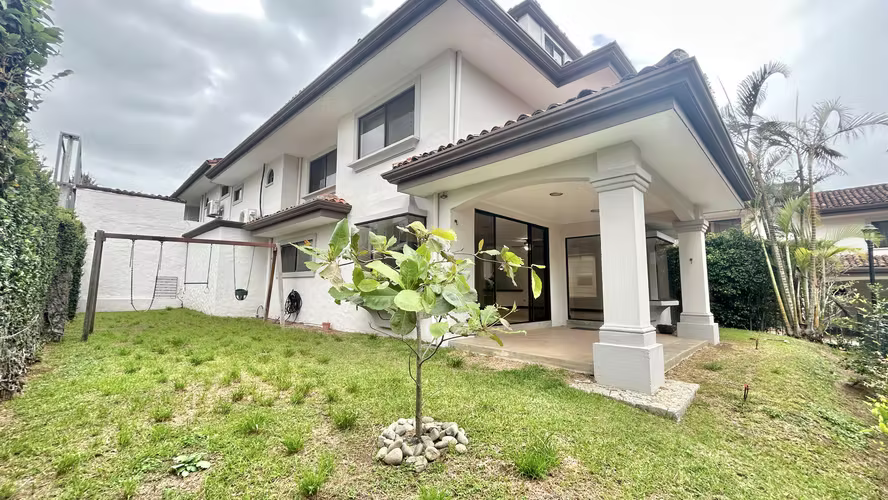 Preciosa Casa Esquinera en Alquiler en Guachipelín Norte, Escazú - Imagen 5