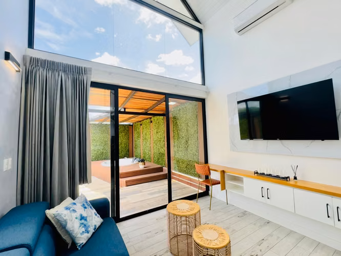 EN VENTA | Propiedad moderna con dos lofts independientes en Huacas, Tamarindo, Guanacaste