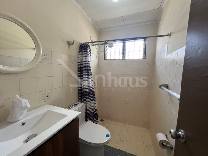 id # 42932 Venta de casa de una planta, Curridabat.
