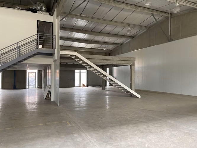 Warehouse available in Santa Ana