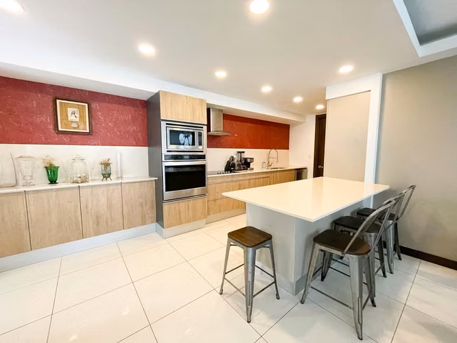 Venta de casa en condominio en Pozos Sur, Santa Ana