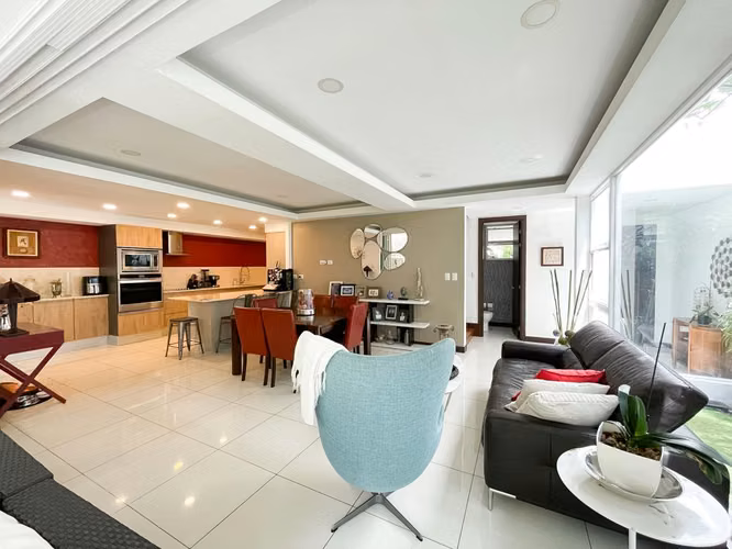 Venta de casa en condominio en Pozos Sur, Santa Ana