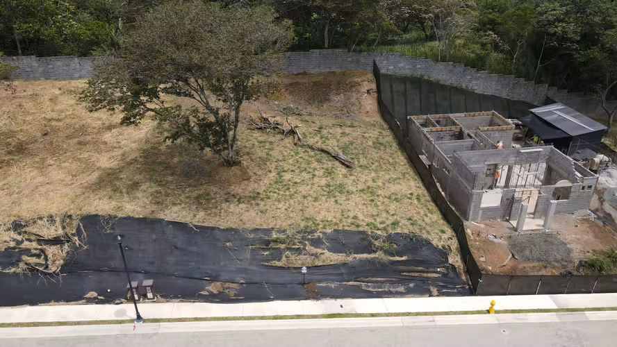Lote de 617m2 en La Guacima - Imagen 5
