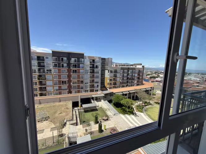 Se alquila apartamento con balcon y vista, en condominio Santa Verde Heredia. - Imagen 5