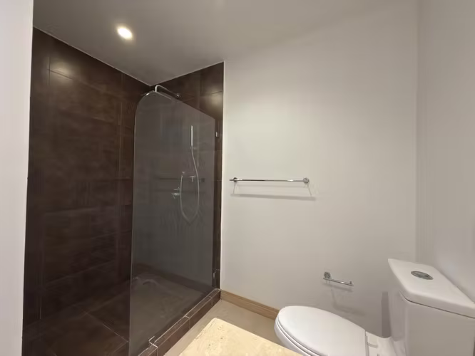 Se alquila apartamento con balcon y vista, en condominio Santa Verde Heredia. - Imagen 12