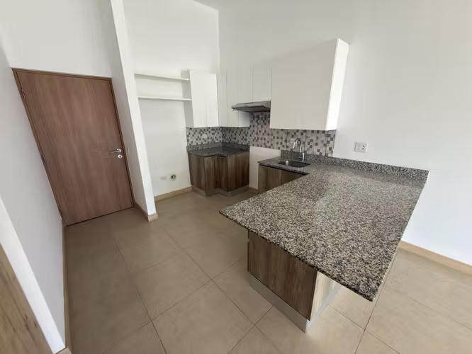 Se alquila apartamento con balcon y vista, en condominio Santa Verde Heredia. - Imagen 3