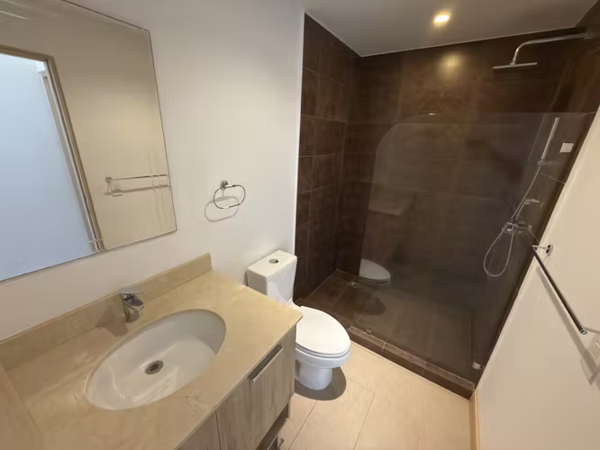 Se alquila apartamento con balcon y vista, en condominio Santa Verde Heredia. - Imagen 8