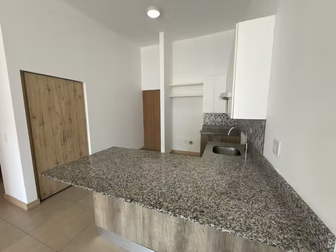 Se alquila apartamento con balcon y vista, en condominio Santa Verde Heredia. - Imagen 7