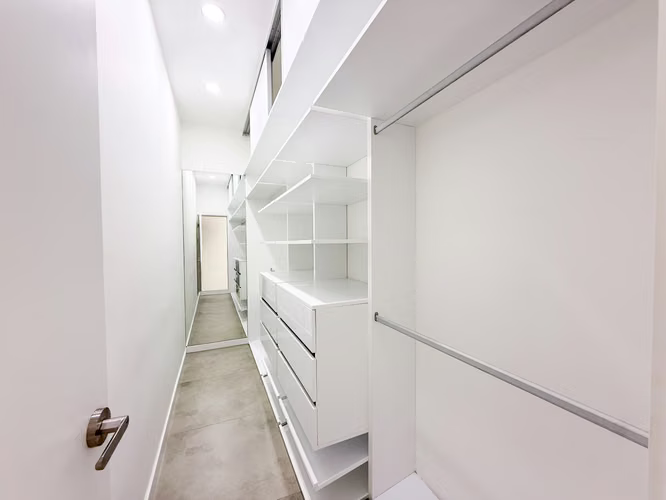 Venta de casa de una planta, en Condominio Santa Ana, con linea blanca y piscina. - Imagen 13
