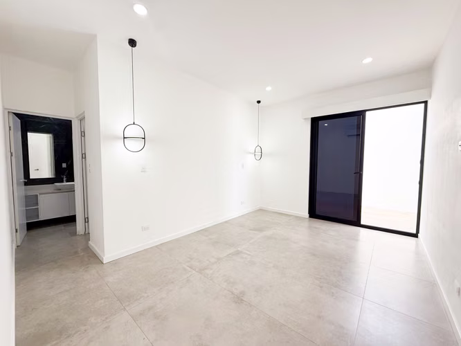 Venta de casa de una planta, en Condominio Santa Ana, con linea blanca y piscina. - Imagen 11