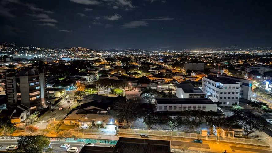 Perspectiva urbana desde las alturas: Descubra este loft de diseño en Rohrmoser  (ref : 78)