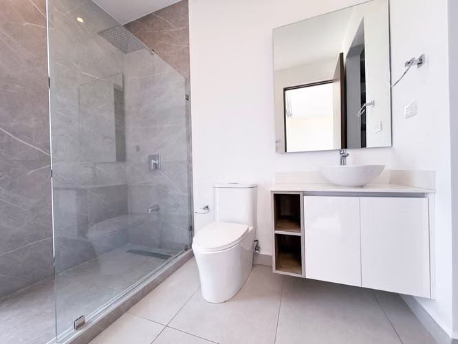 Venta de casa en condominio Santa Ana, nueva para estrenar, con linea blanca.