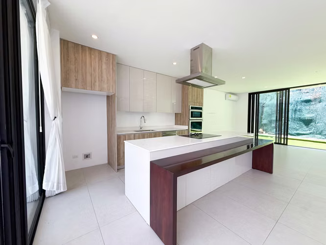 Venta de casa en condominio Santa Ana, nueva para estrenar, con linea blanca.