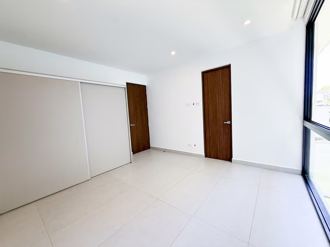 Venta de casa en condominio Santa Ana, nueva para estrenar, con linea blanca.