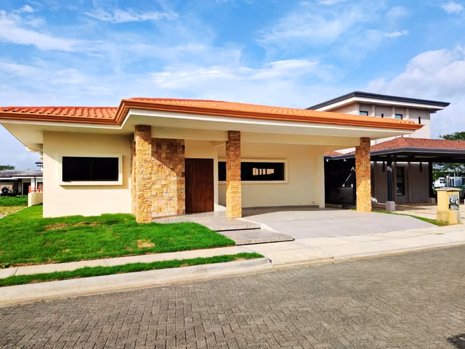 Casa en Venta en Condominio Parque del Encino, Liberia, Guanacaste