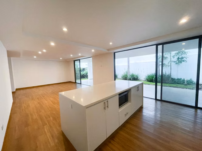 Venta de casa en  condominio Escazú.