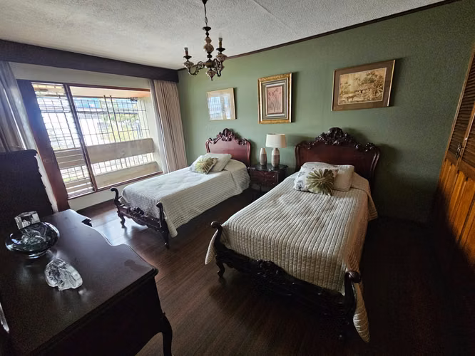 VCASB-3789 SABANA SUR HERMOSA CASA CON USO COMERCIAL