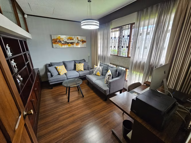 VCASB-3789 SABANA SUR HERMOSA CASA CON USO COMERCIAL