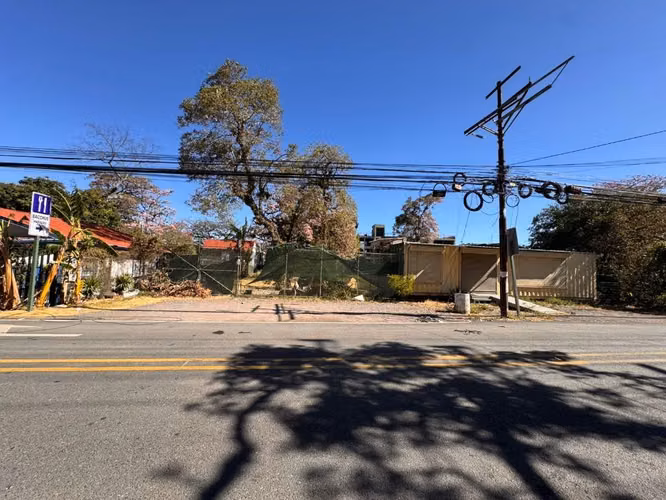 ALQUILER DE TERRENO USO SUELO COMERCIAL SANTA ANA CENTRO