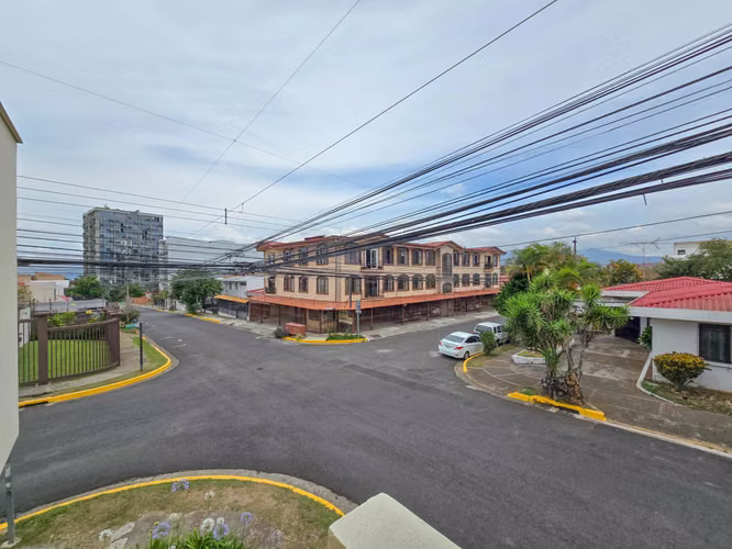 Casa Esquinera en Rohrmoser Nunciatura Ideal para Remodelar o Desarrollo de Apartamentos