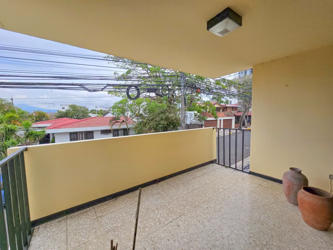 Casa Esquinera en Rohrmoser Nunciatura Ideal para Remodelar o Desarrollo de Apartamentos