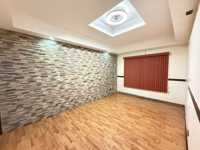 Se vende casa en Moravia (habitación en 1er piso) (FE)
