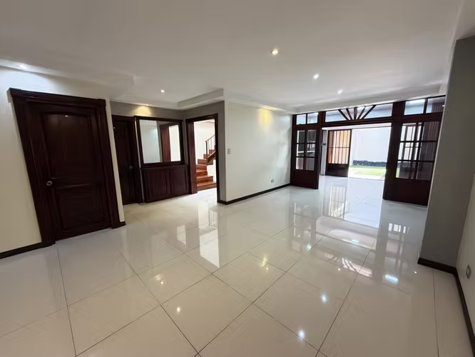Se vende casa en Moravia (habitación en 1er piso) (FE)