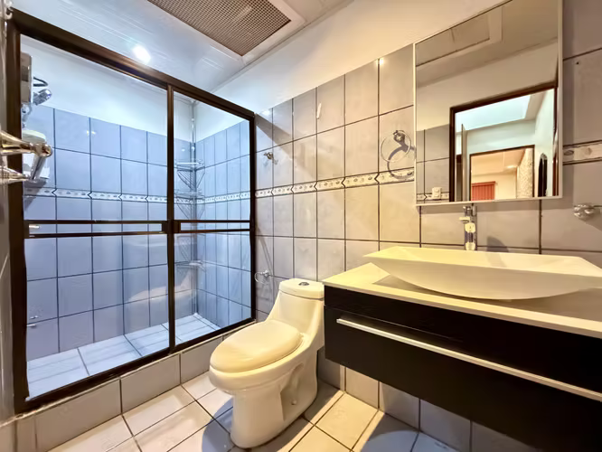 Se vende casa en Moravia (habitación en 1er piso) (FE)