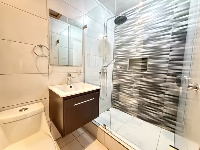 Se vende casa en Moravia (habitación en 1er piso) (FE)