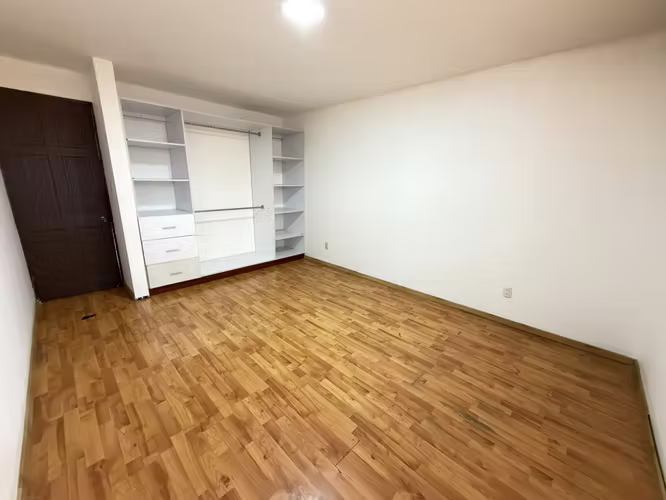 Se vende casa en Moravia (habitación en 1er piso) (FE)