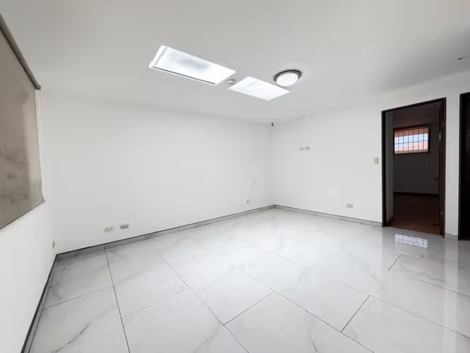 Se vende casa en Moravia (habitación en 1er piso) (FE)