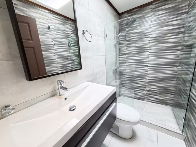 Se vende casa en Moravia (habitación en 1er piso) (FE)