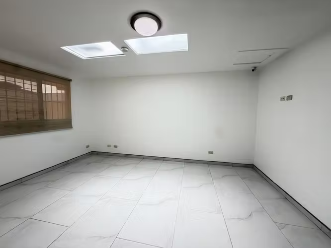 Se vende casa en Moravia (habitación en 1er piso) (FE)