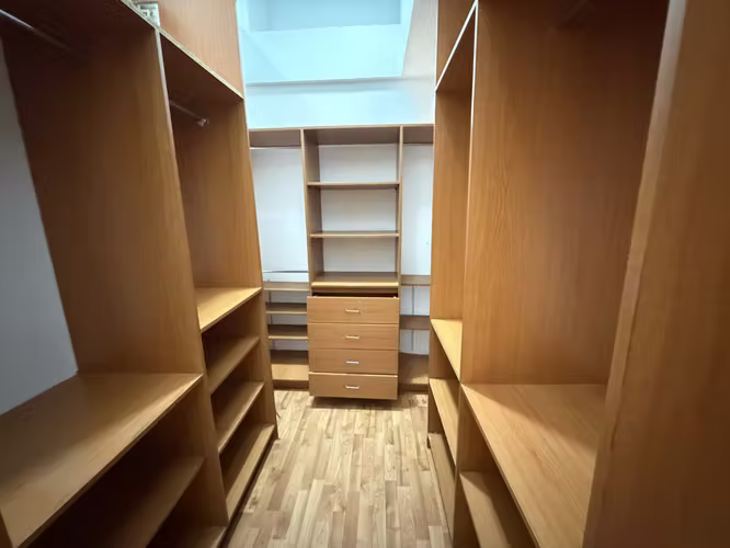 Se vende casa en Moravia (habitación en 1er piso) (FE)