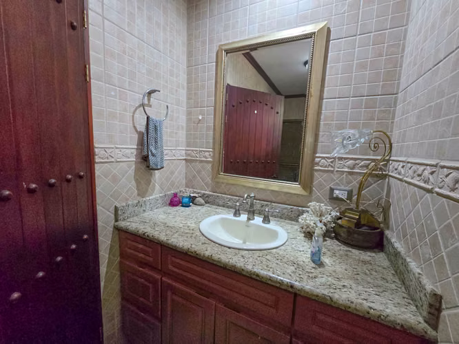 CONDOMINIO CERRO REAL ESCAZU! CASA DE UN NIVEL DE 500 M2 CON 1.151 M2 DE LOTE