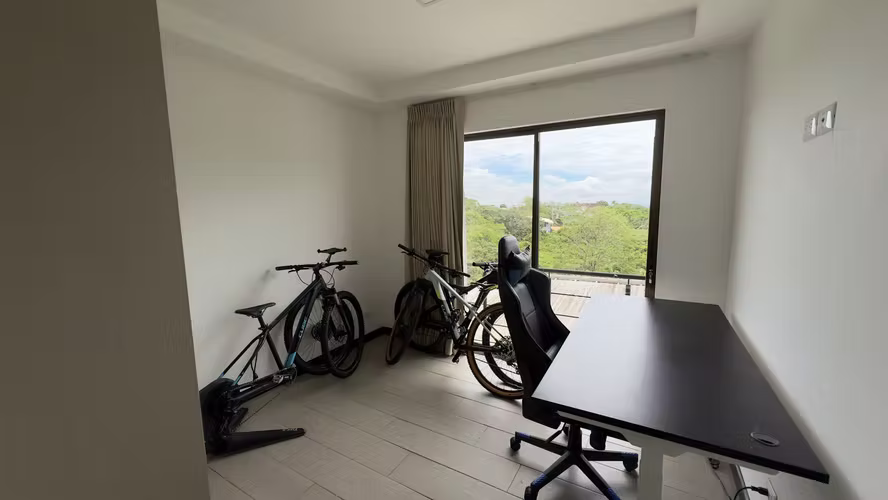 Se vende Casa de 2 niveles en condominio en Moravia (FE).