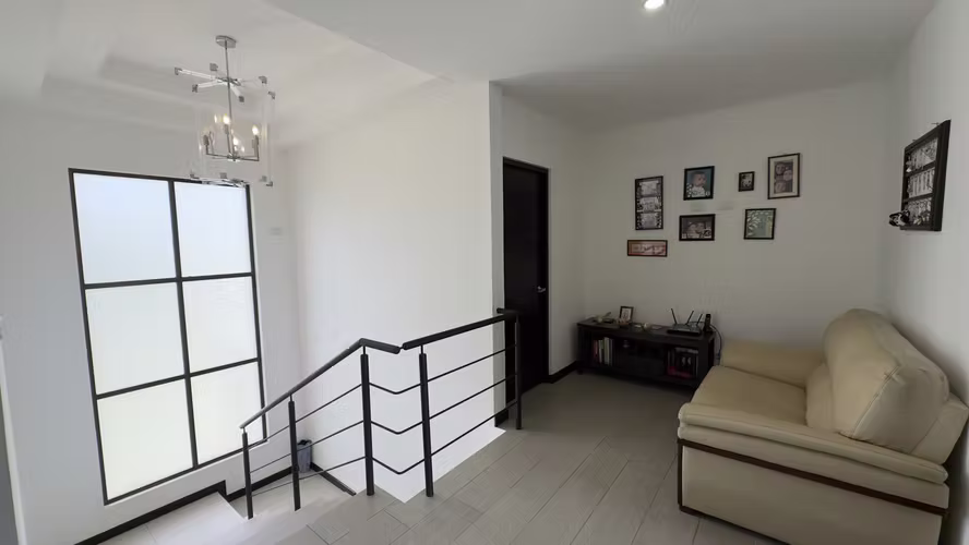 Se vende Casa de 2 niveles en condominio en Moravia (FE).