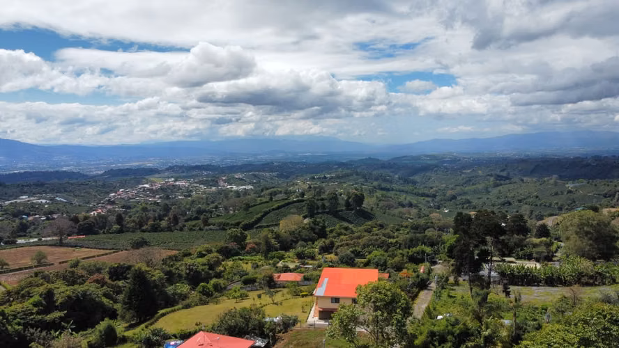 VENTA DE HERMOSA QUINTA EN CARRIZAL, ALAJUELA - Imagen 15