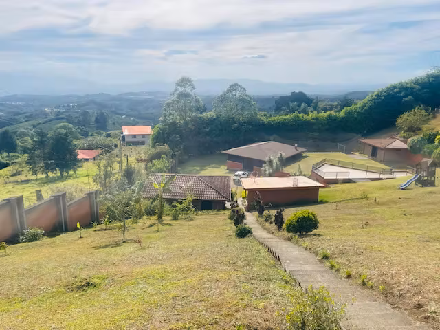 VENTA DE HERMOSA QUINTA EN CARRIZAL, ALAJUELA - Imagen 14