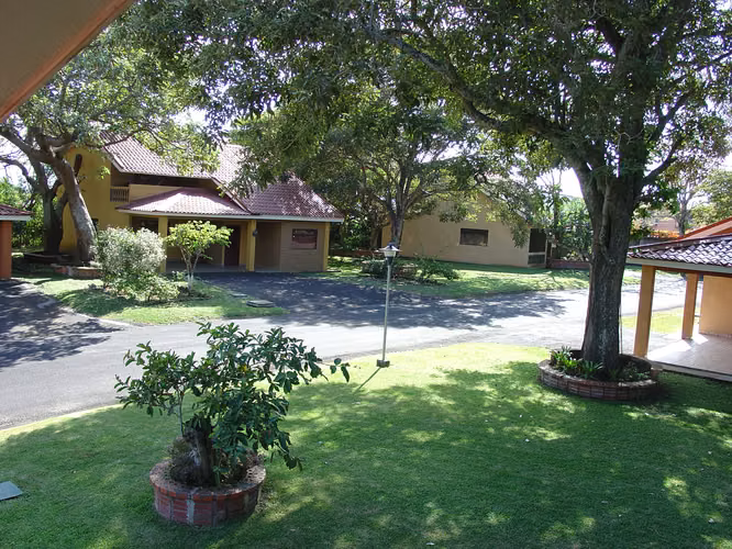 Hermosa casa rodeado de árboles ubicado en San Rafael de Heredia