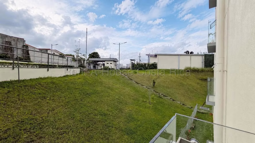 Oportunidad en Torres de Granadilla. 2 Hab. + 2 Parqueos - Imagen 8