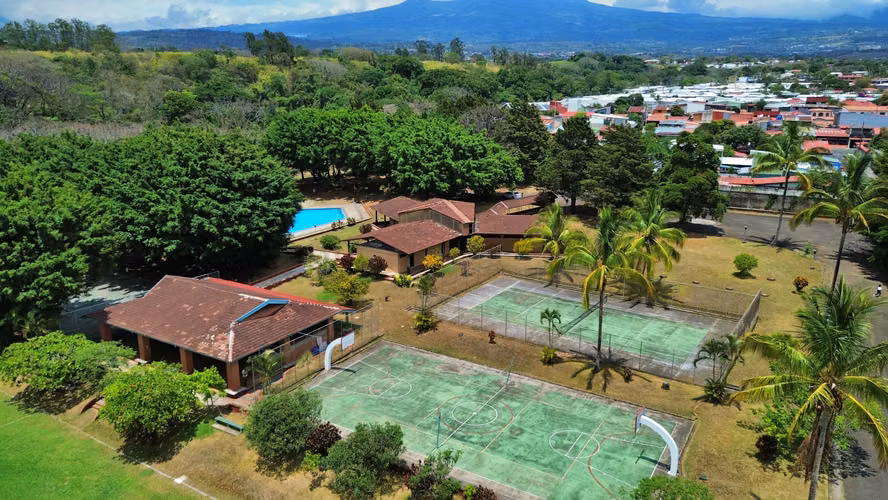 Venta centro recreativo para inversionistas, Rio segundo. (IC)
