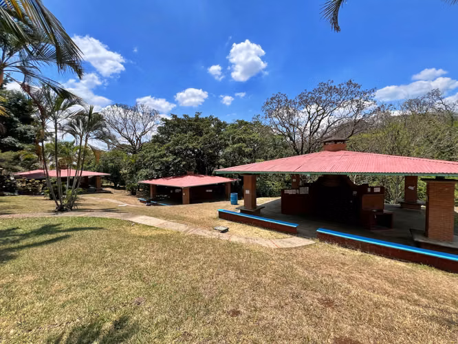Venta centro recreativo para inversionistas, Rio segundo. (IC)