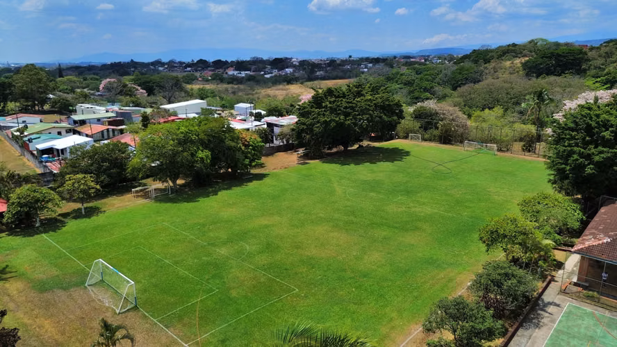 Venta centro recreativo para inversionistas, Rio segundo. (IC)