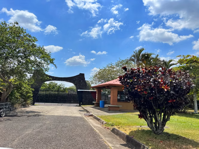 Venta centro recreativo para inversionistas, Rio segundo. (IC)